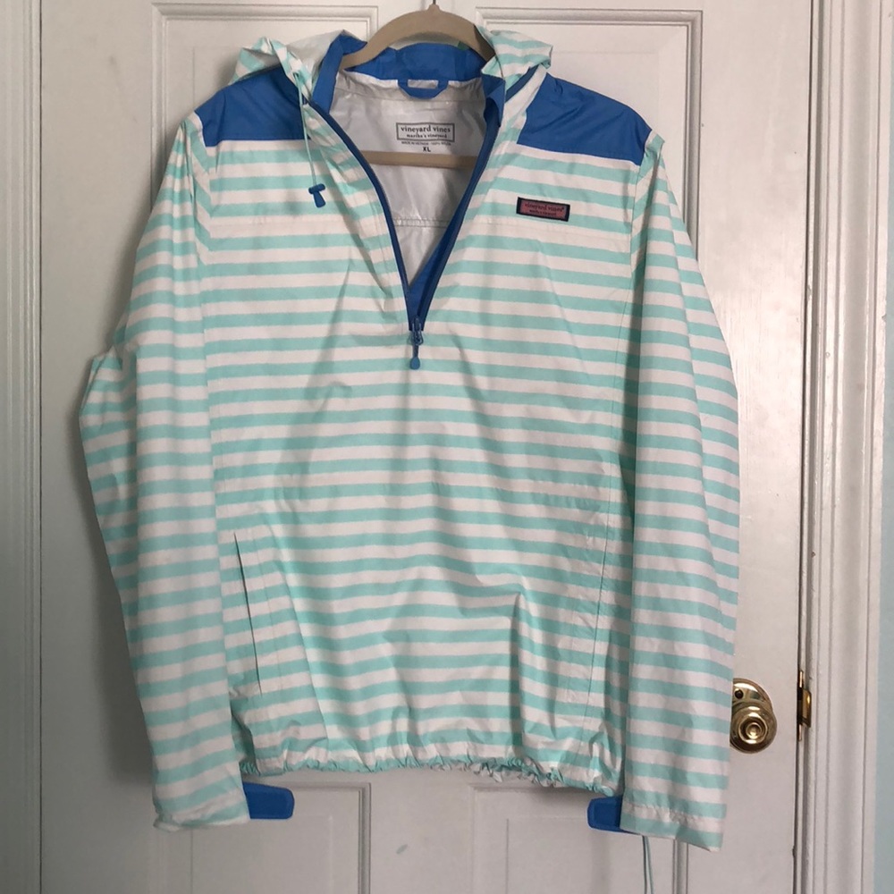 Striped Vineyard Vines Men’s Raincoat. XL